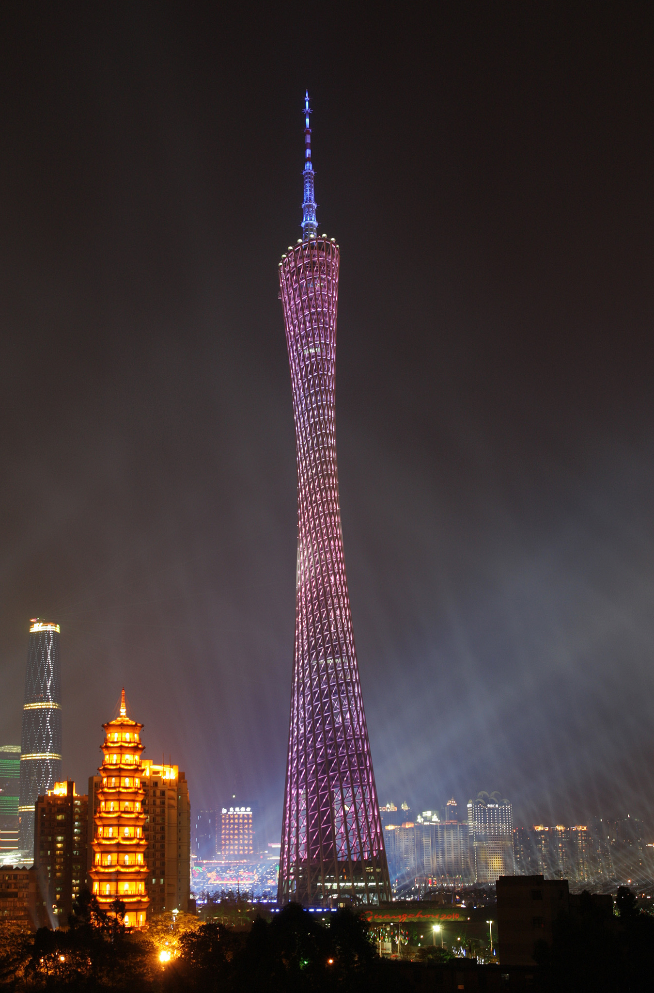 Canton Tower в Гуанчжоу